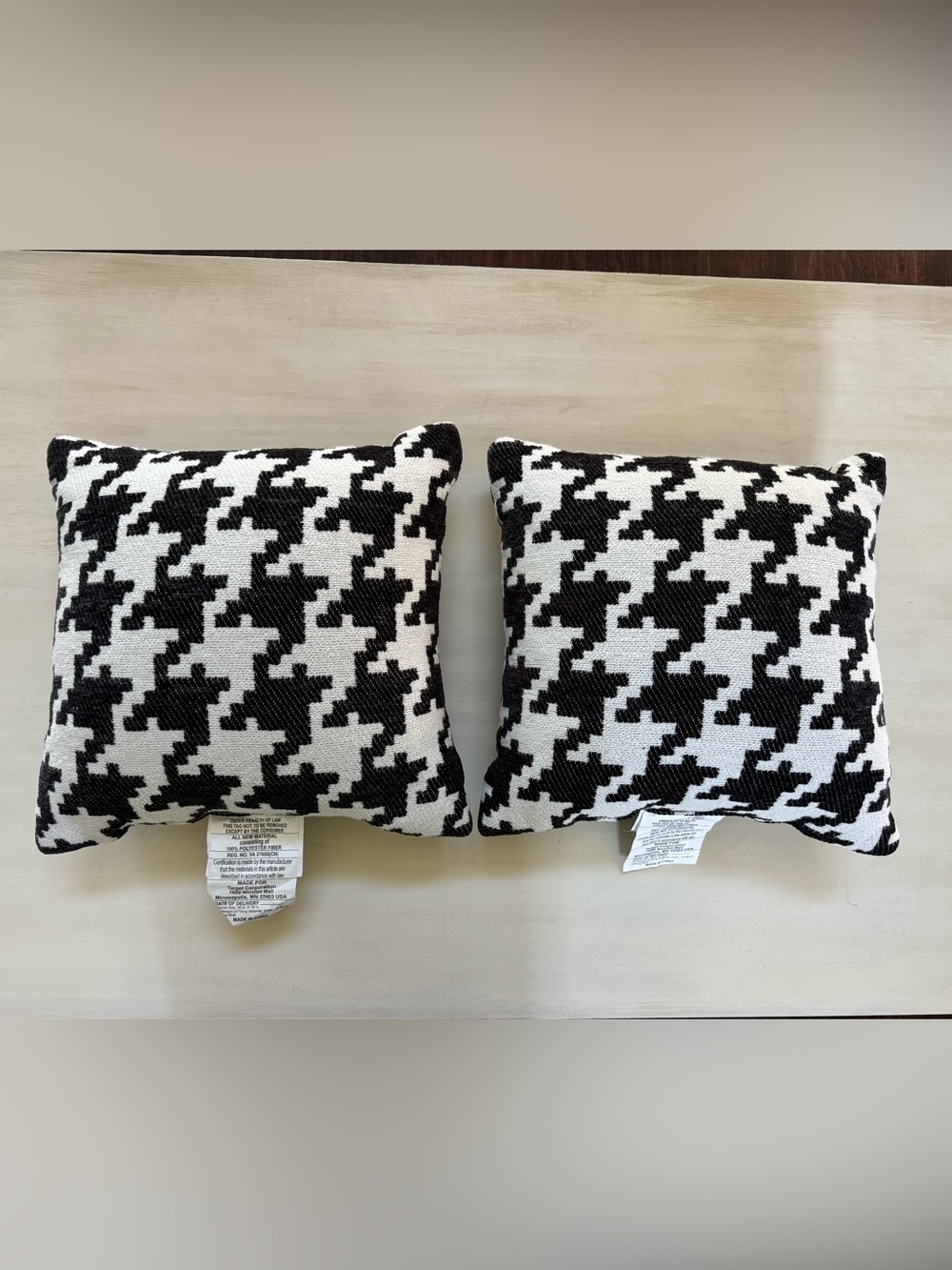 Black/White Houndstooth Accent Pillow Pair,  16 x 16 Woven Jacquard Chenille New